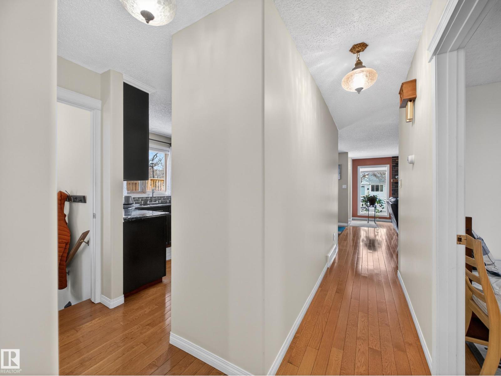 8906 83 AV NW, Edmonton