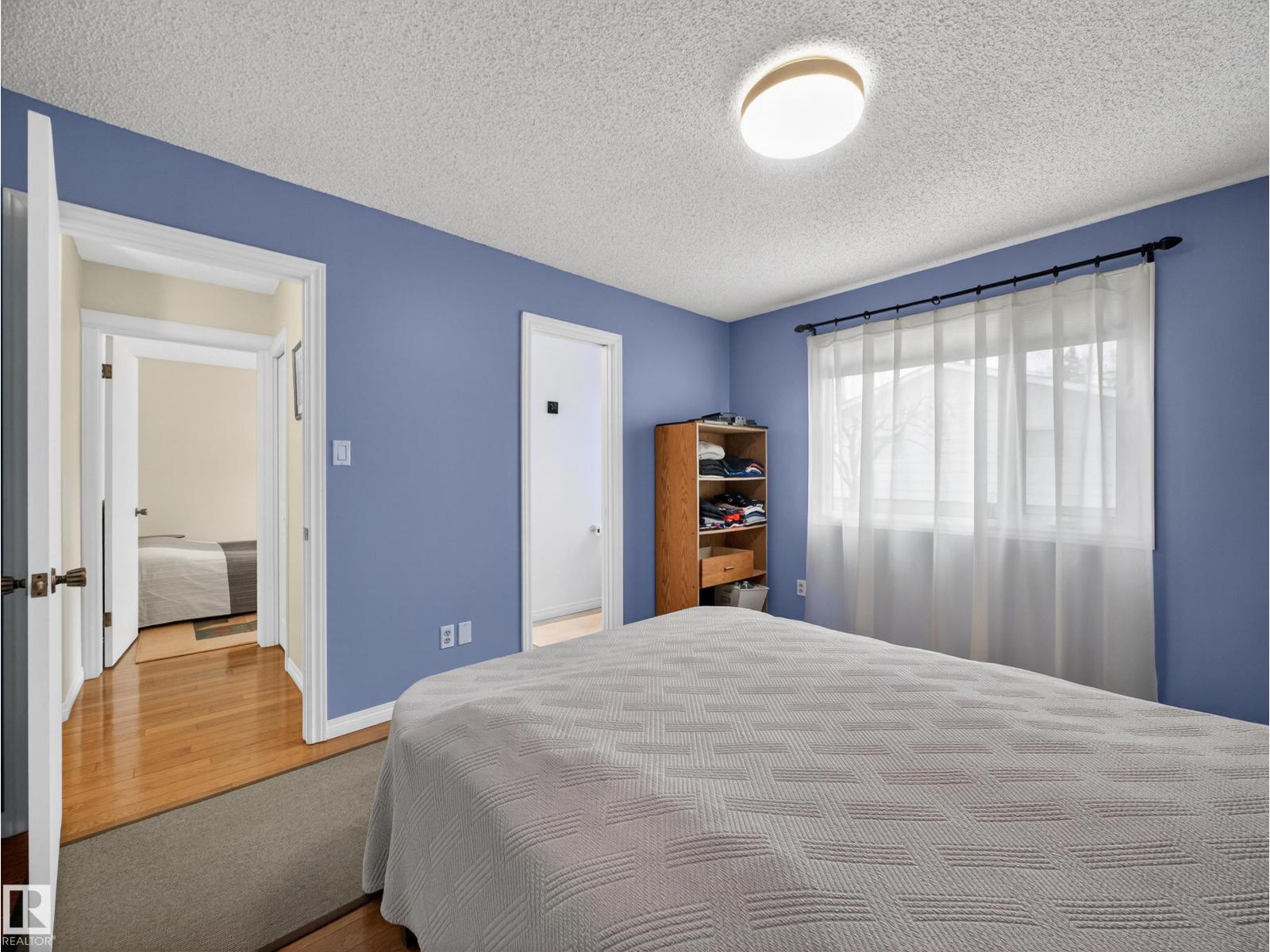 8906 83 AV NW, Edmonton