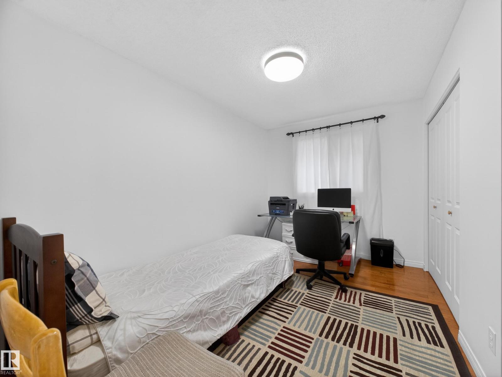 8906 83 AV NW, Edmonton