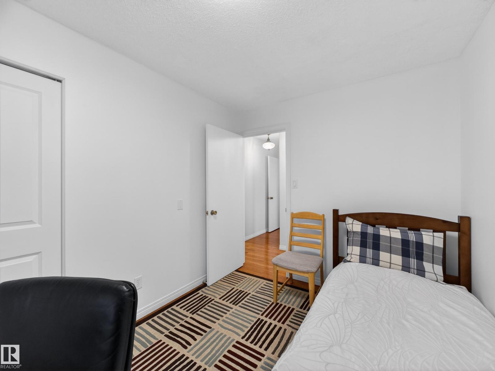 8906 83 AV NW, Edmonton