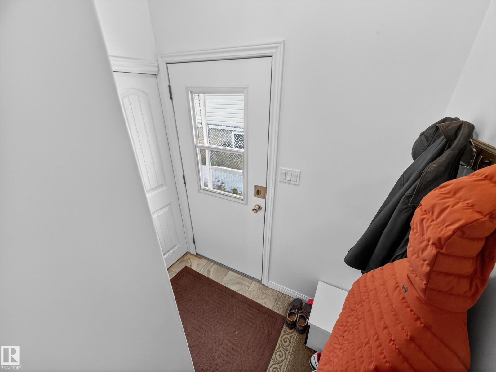 8906 83 AV NW, Edmonton