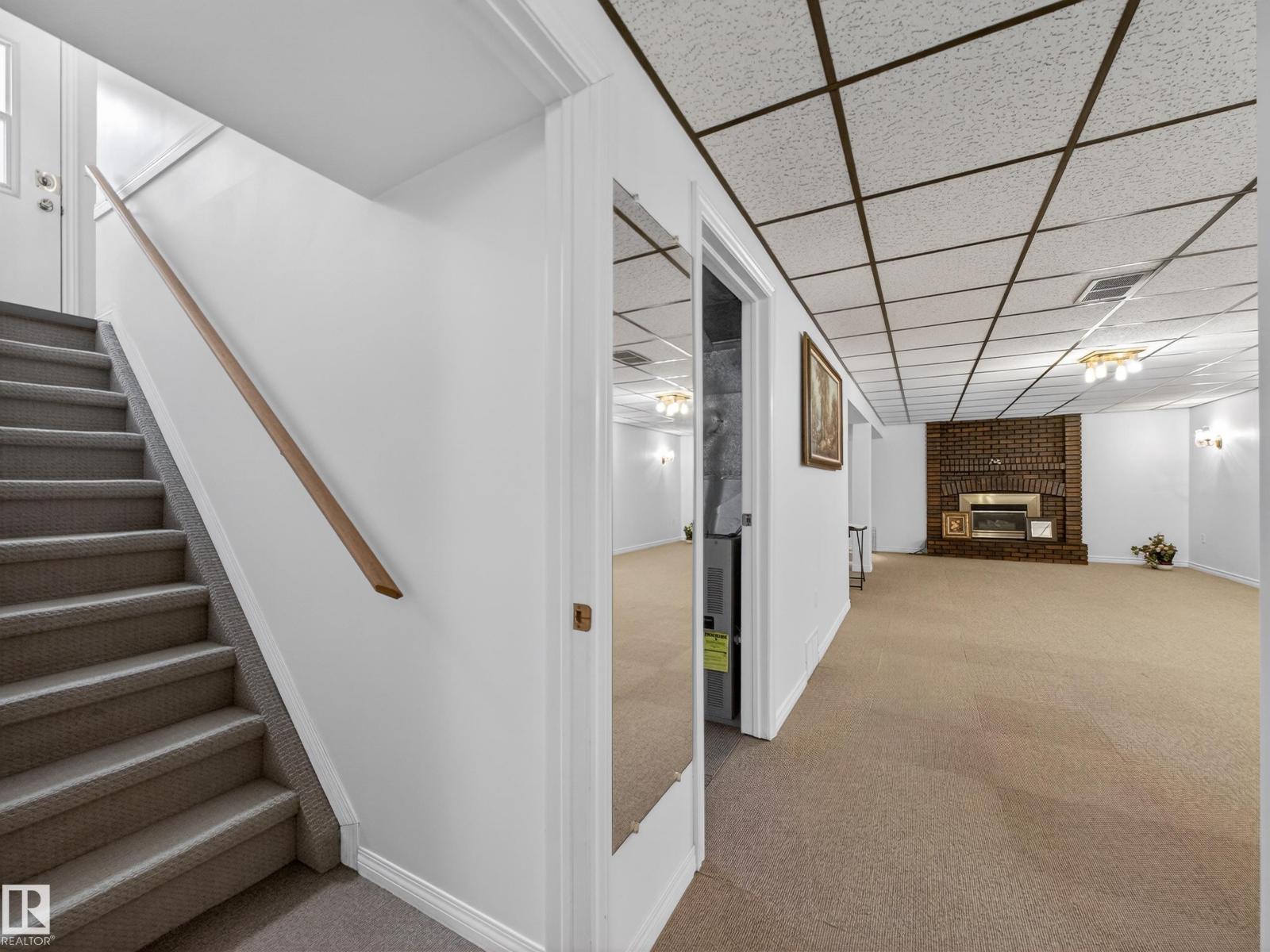 8906 83 AV NW, Edmonton