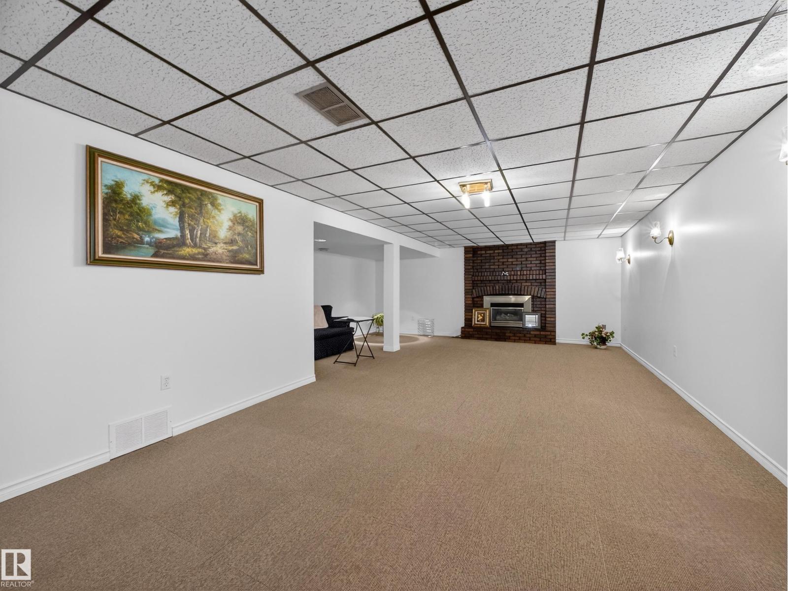 8906 83 AV NW, Edmonton