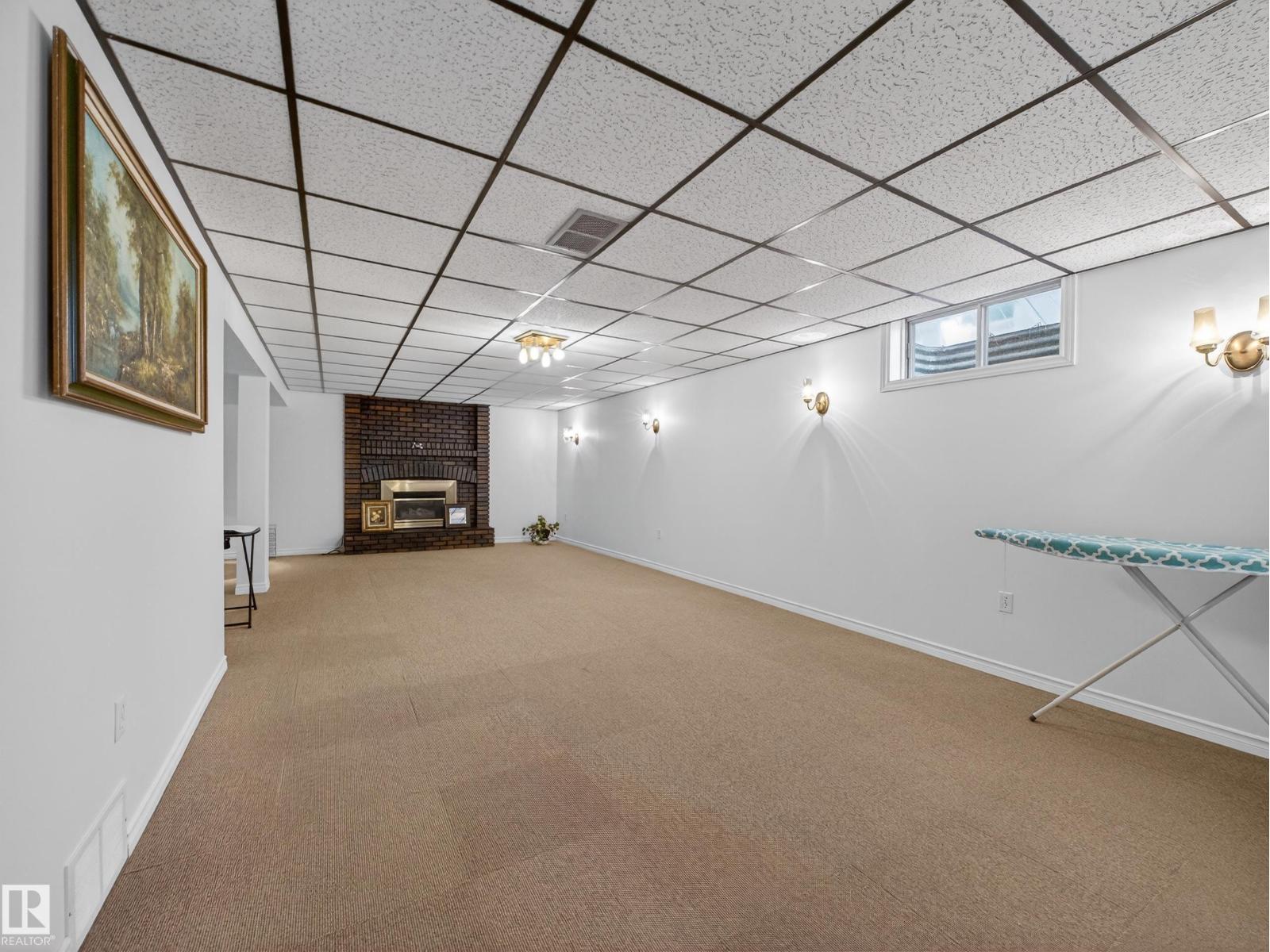 8906 83 AV NW, Edmonton