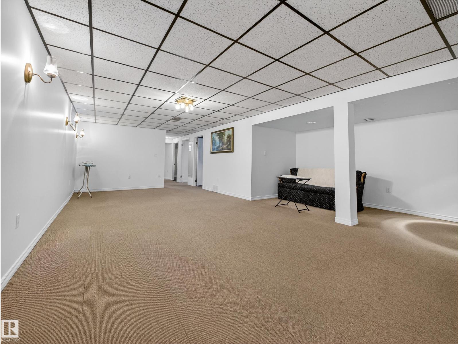 8906 83 AV NW, Edmonton