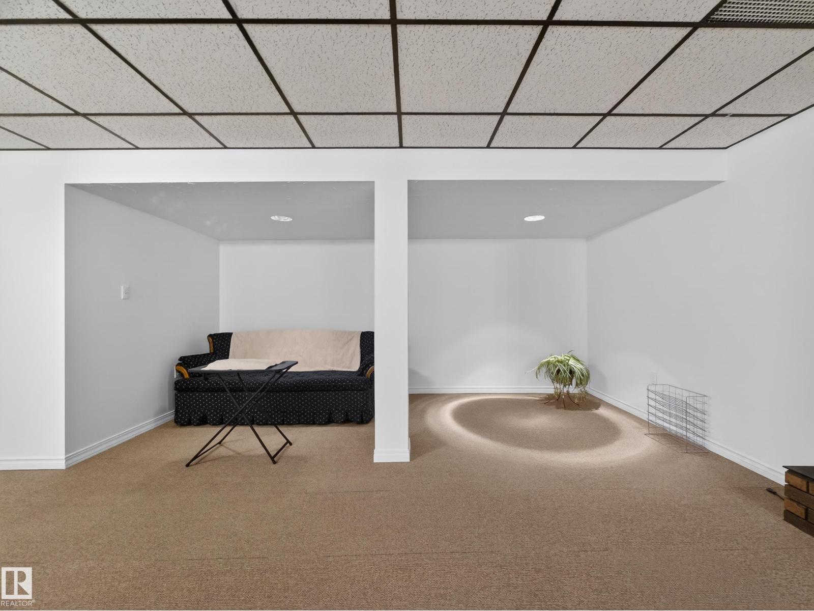 8906 83 AV NW, Edmonton