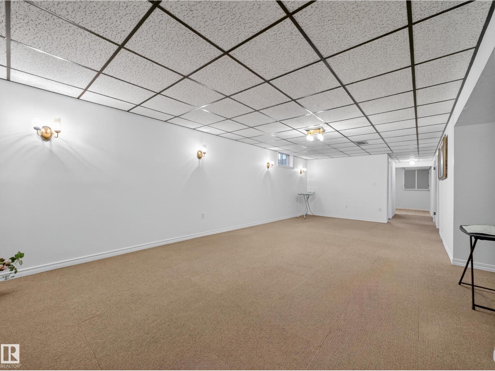 8906 83 AV NW, Edmonton