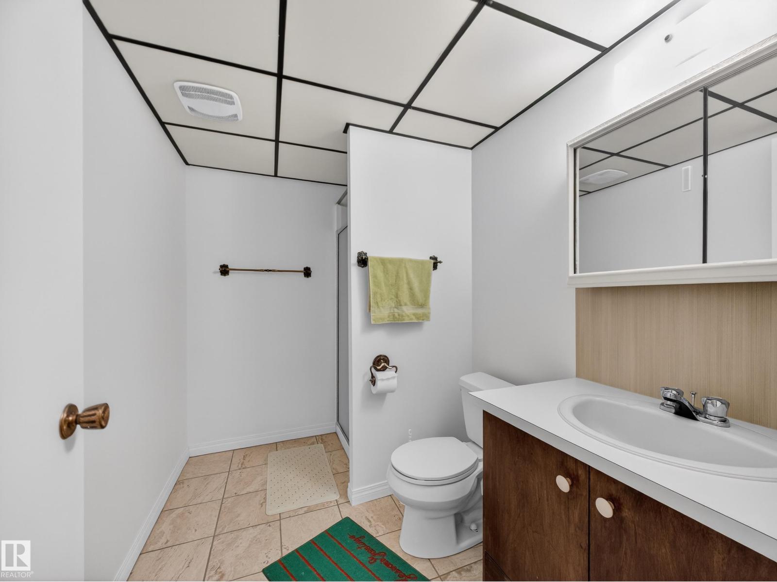 8906 83 AV NW, Edmonton