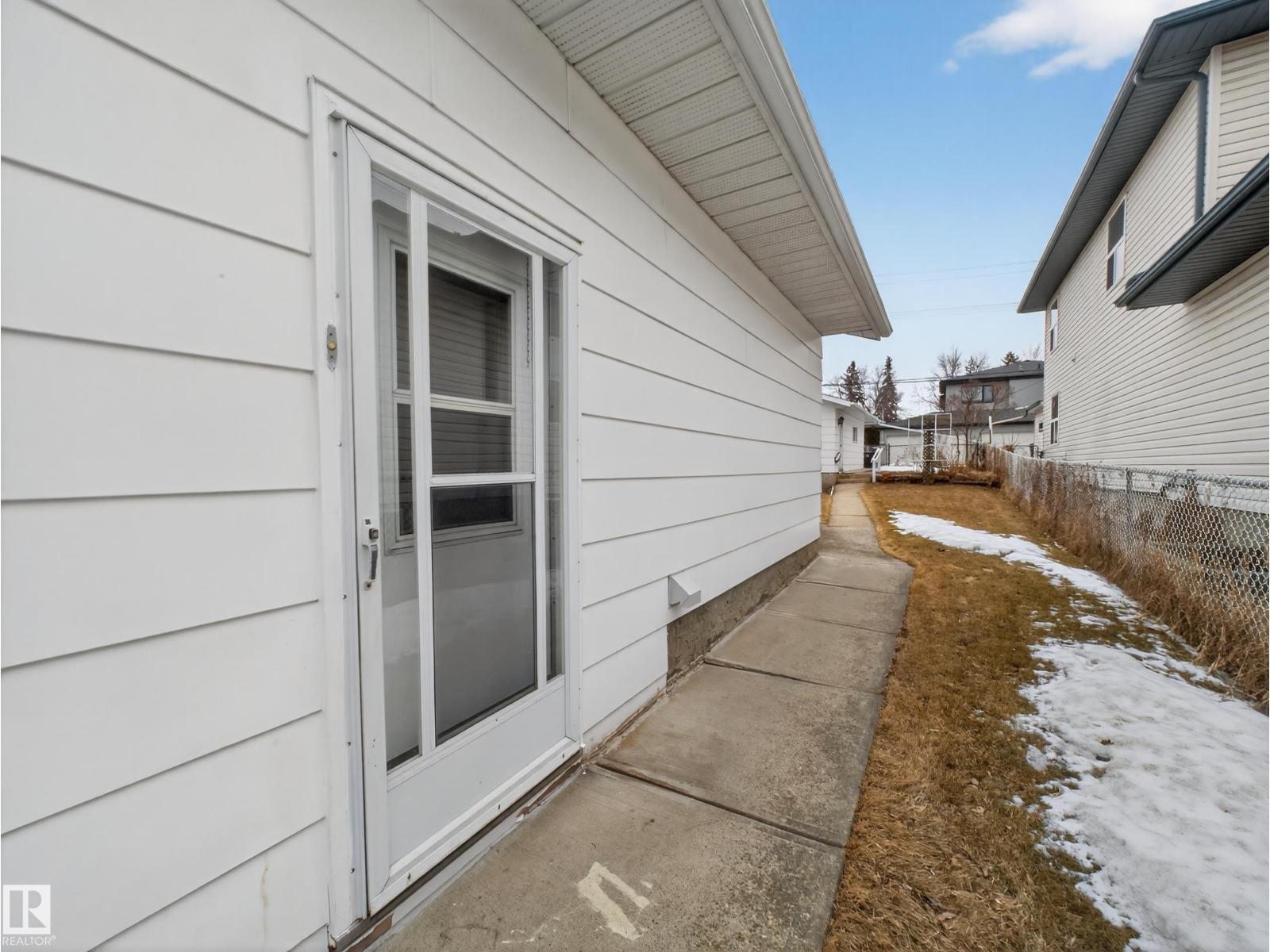 8906 83 AV NW, Edmonton