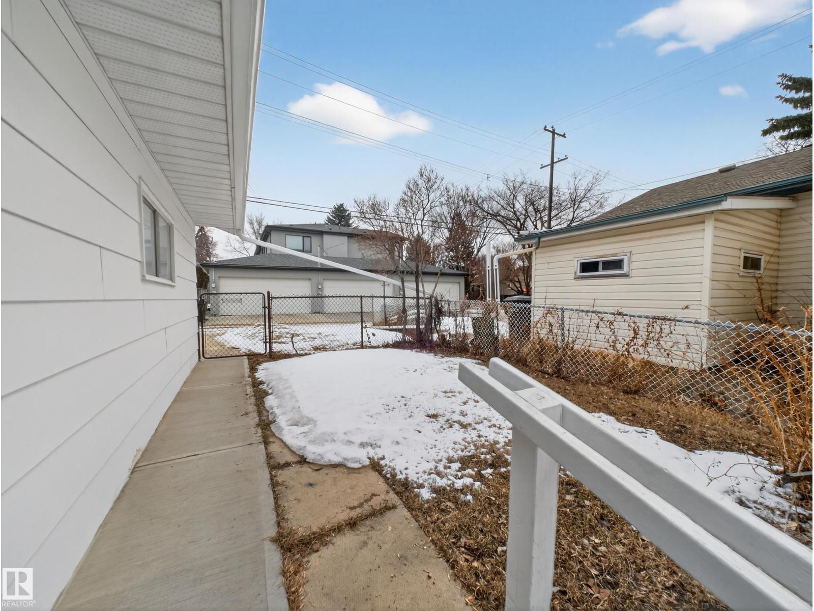 8906 83 AV NW, Edmonton