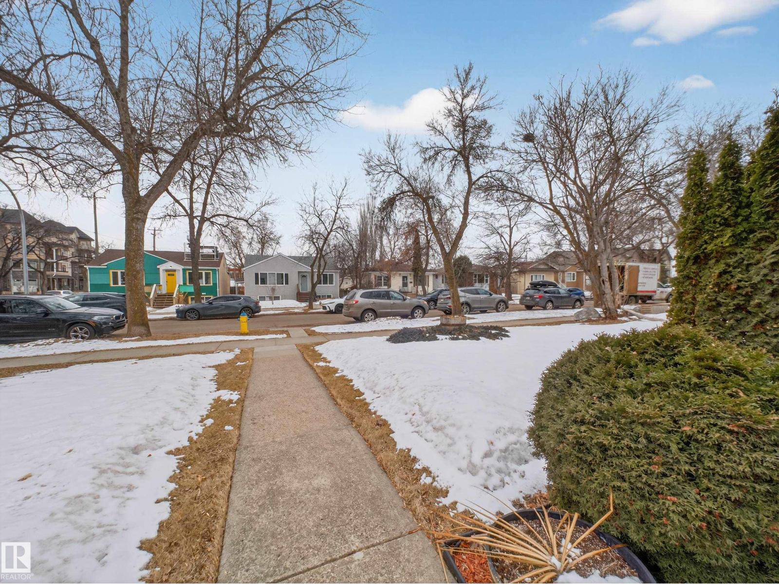 8906 83 AV NW, Edmonton