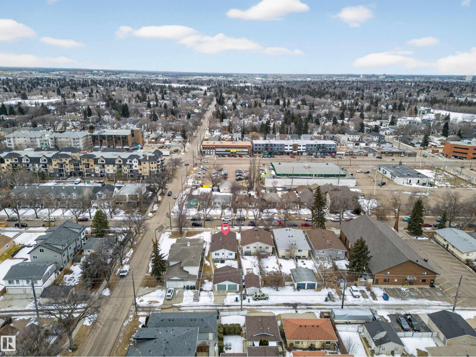 8906 83 AV NW, Edmonton