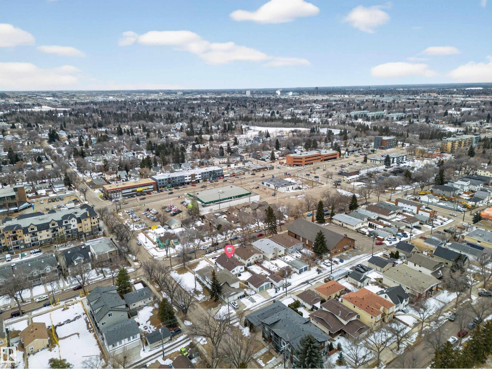 8906 83 AV NW, Edmonton