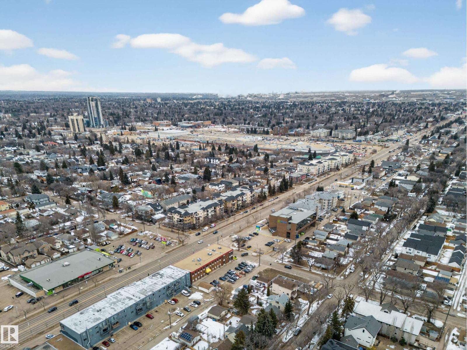 8906 83 AV NW, Edmonton