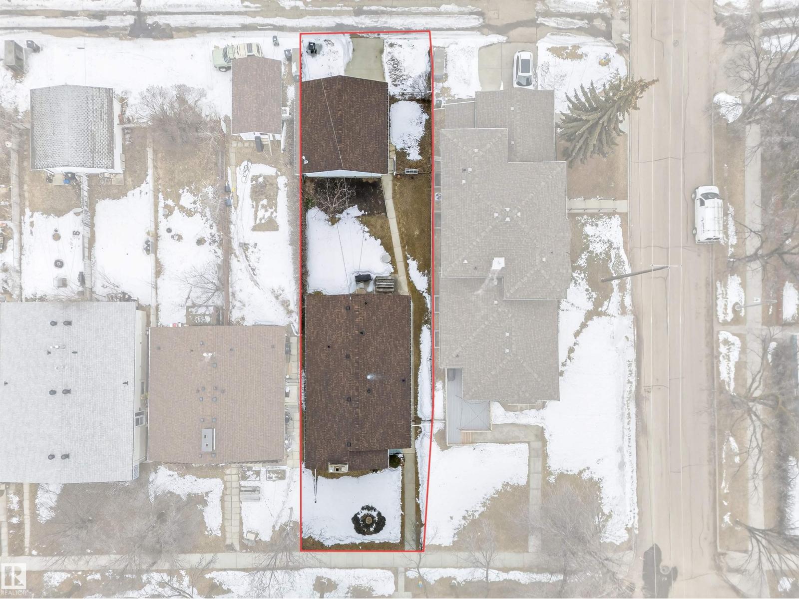 8906 83 AV NW, Edmonton