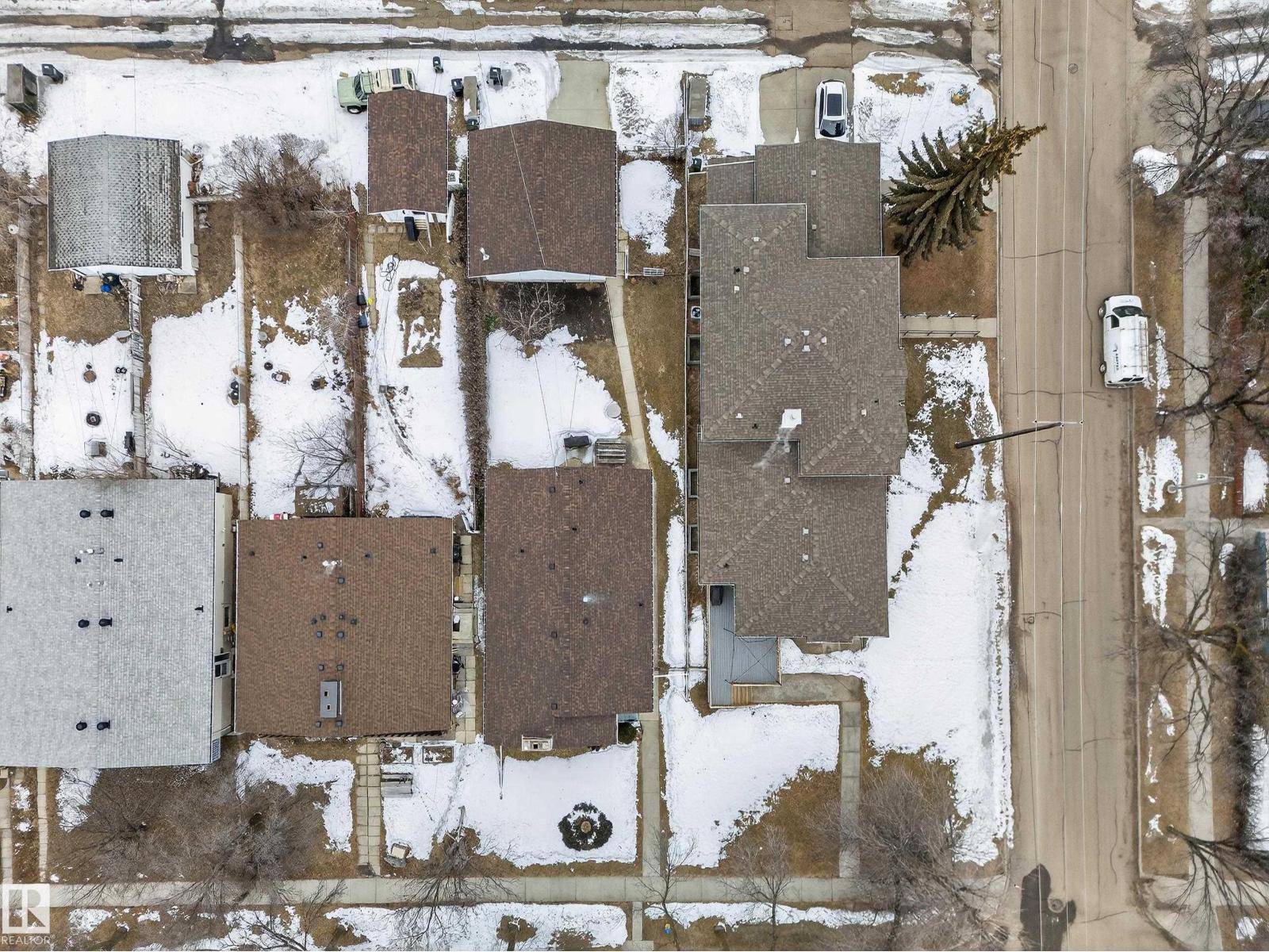 8906 83 AV NW, Edmonton