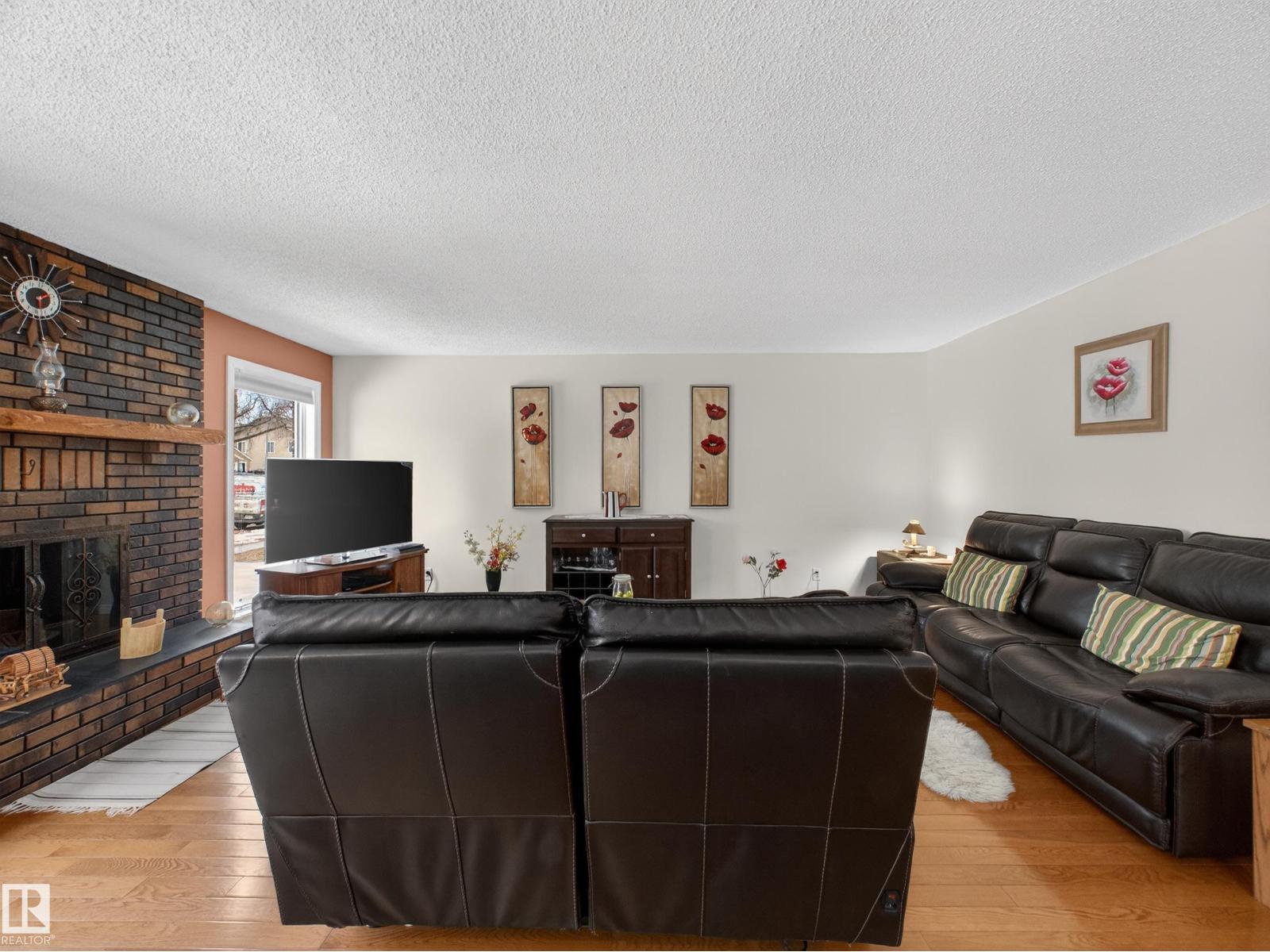 8906 83 AV NW, Edmonton