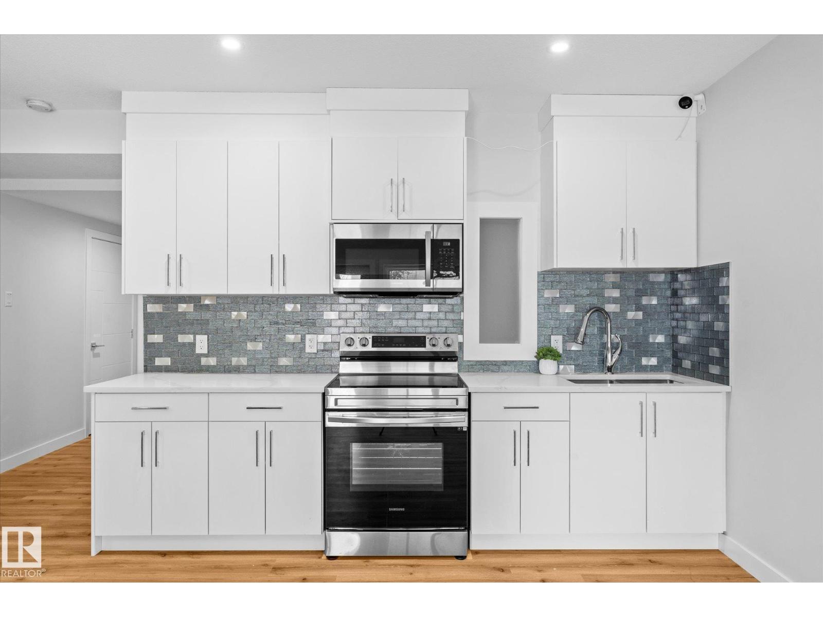 82 MEADOWLAND WY - 42