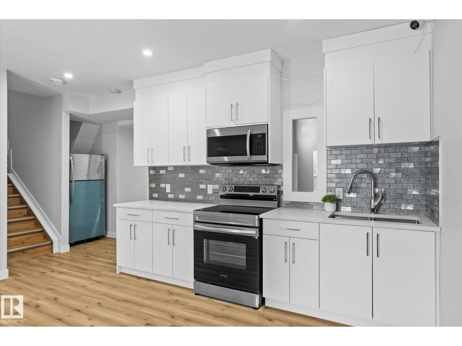 82 MEADOWLAND WY - 43