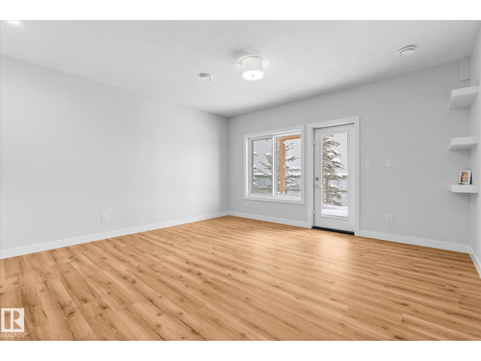82 MEADOWLAND WY - 44