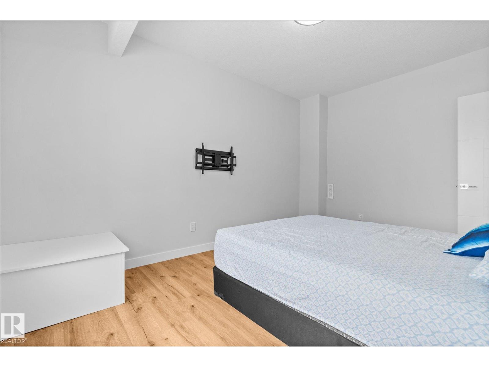 82 MEADOWLAND WY - 47