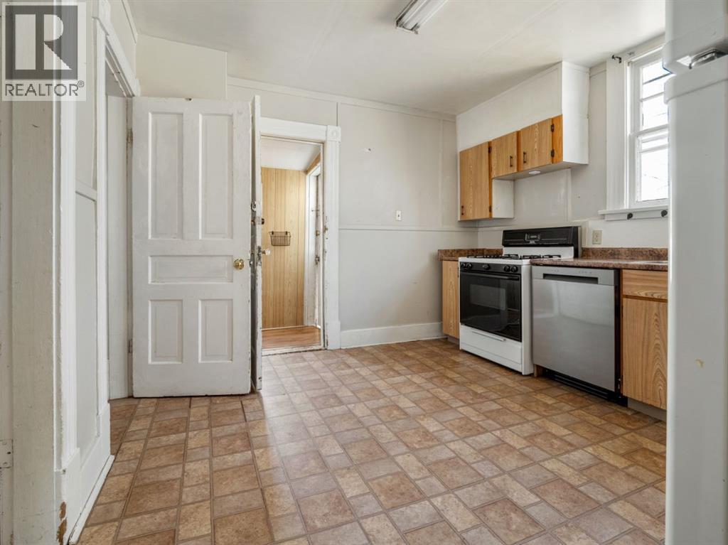 
          1249 5A Avenue South
            <br/>
            <span>Lethbridge</span>
            , 
            <span>AB</span>
             <span>T1J0T3</span>
         - Photo 18