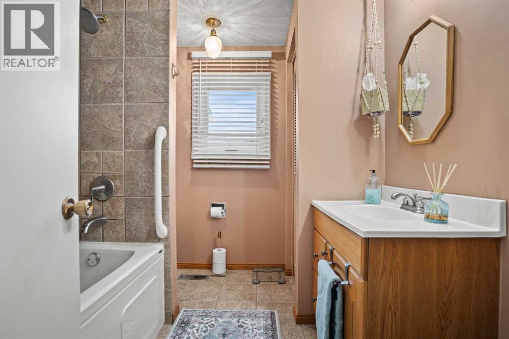 Single Family House for Sale in   Palliser Drive SW Oakridge Calgary 