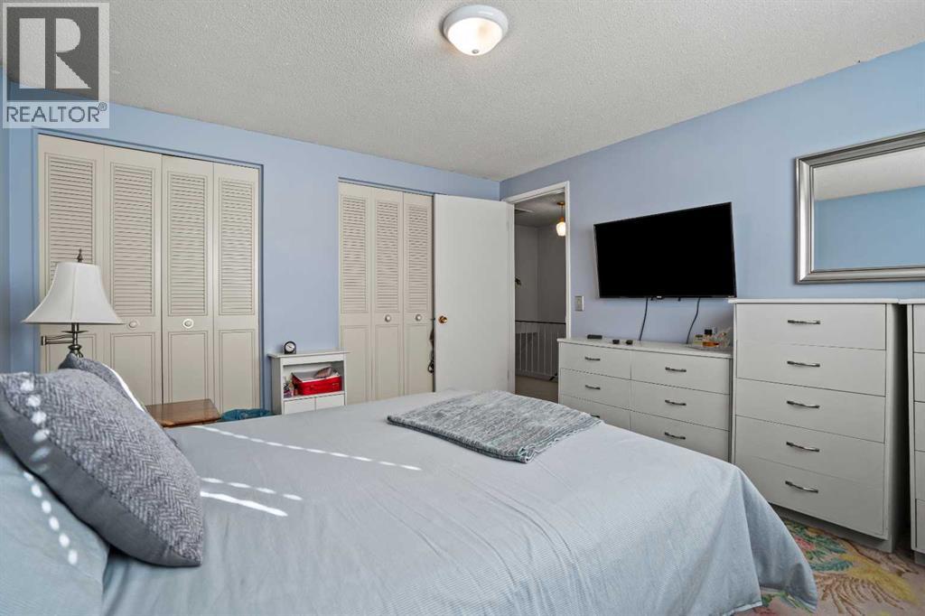 Single Family House for Sale in   Palliser Drive SW Oakridge Calgary 