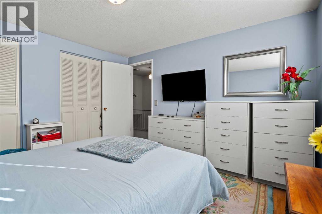 Single Family House for Sale in   Palliser Drive SW Oakridge Calgary 