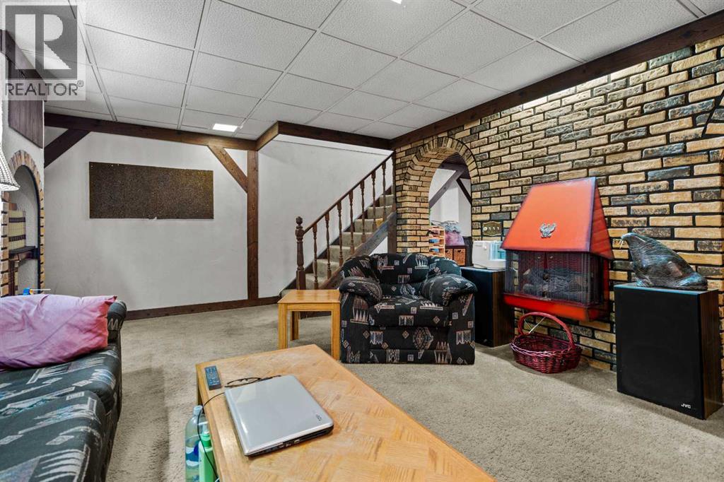 Single Family House for Sale in   Palliser Drive SW Oakridge Calgary 