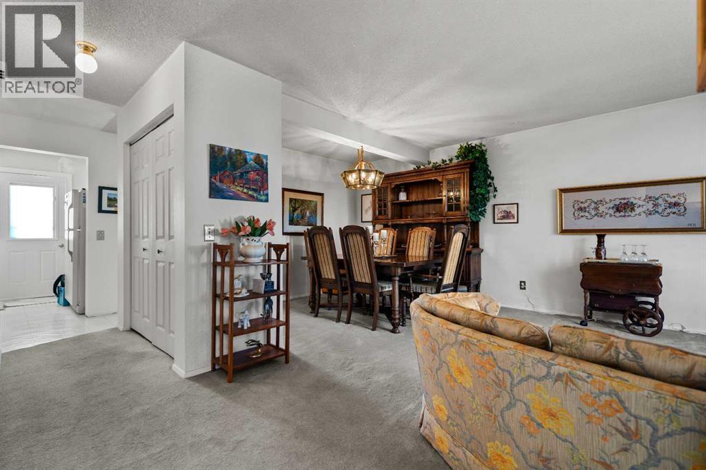 Single Family House for Sale in   Palliser Drive SW Oakridge Calgary 