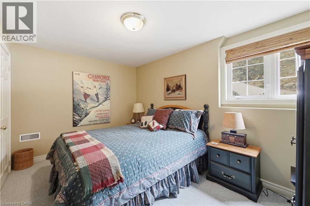22 LLOYD'S TRAVERSE Crescent - 20
