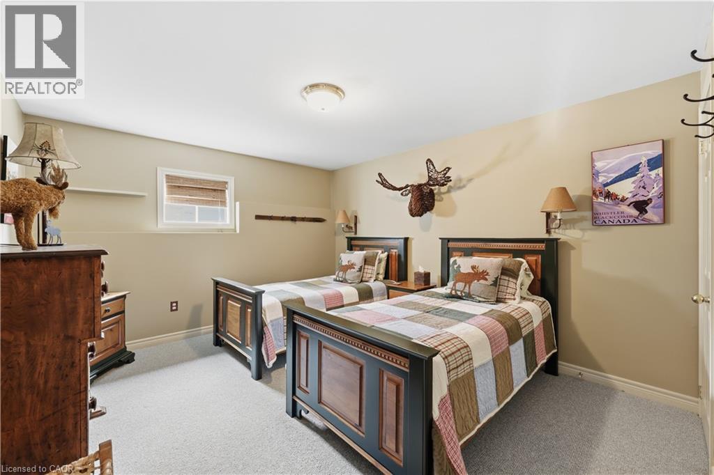 22 LLOYD'S TRAVERSE Crescent - 21