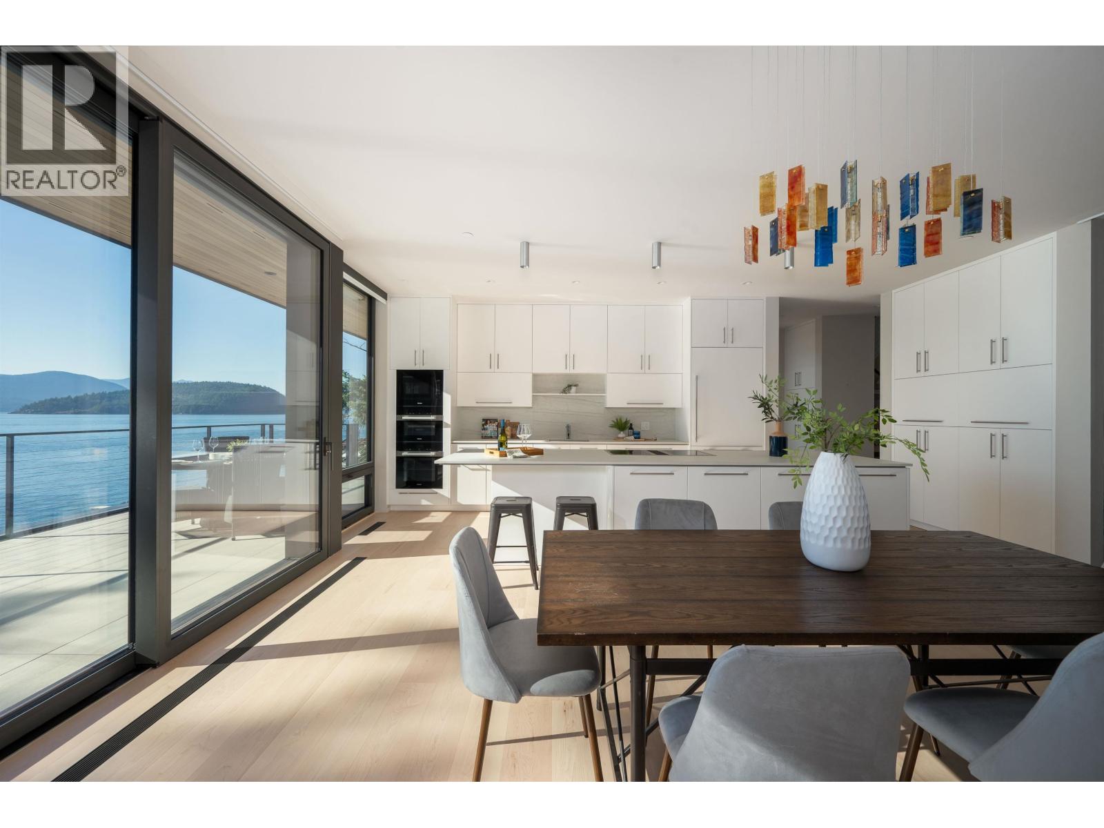 8885 LAWRENCE WAY, West Vancouver