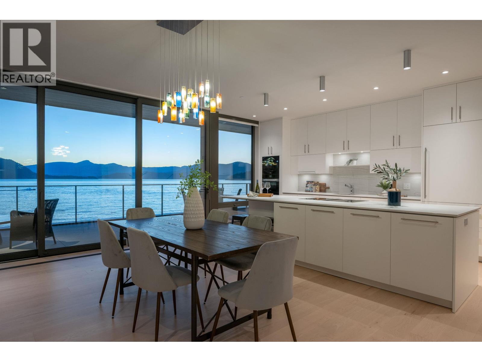 8885 LAWRENCE WAY, West Vancouver