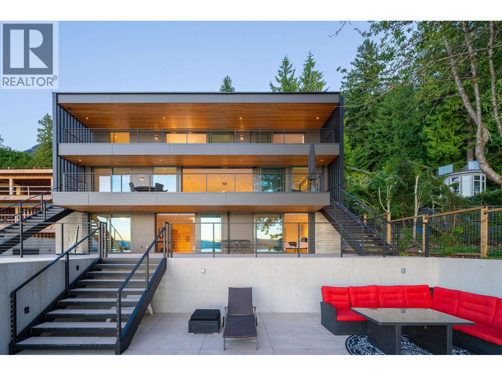 8885 LAWRENCE WAY, West Vancouver