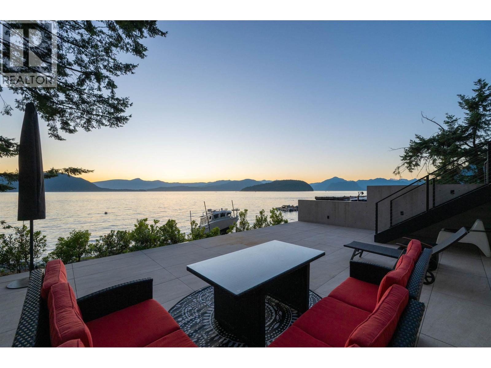 8885 LAWRENCE WAY, West Vancouver