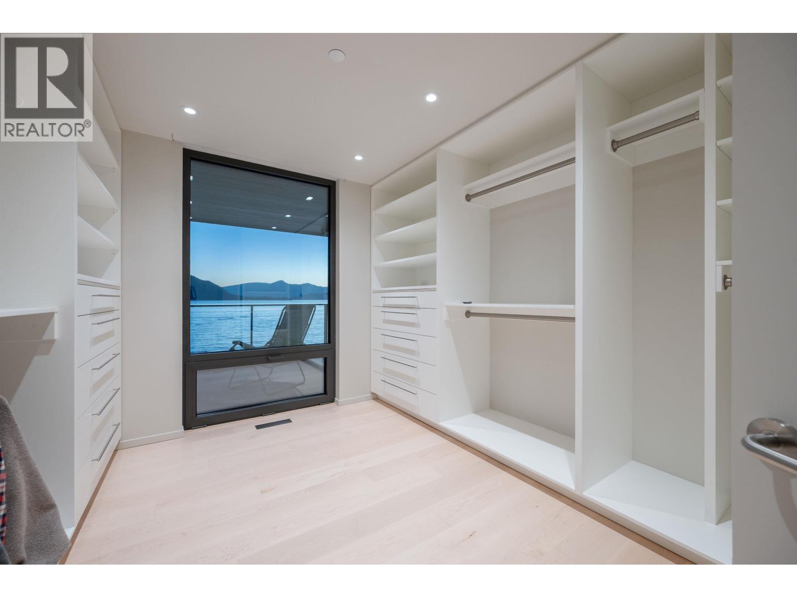 8885 LAWRENCE WAY, West Vancouver