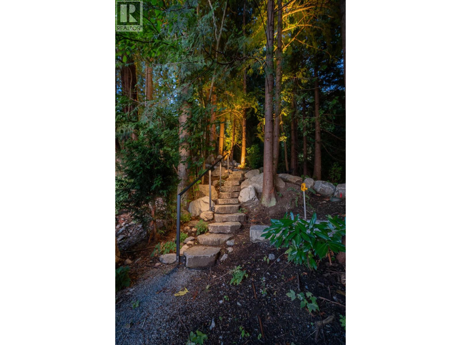 8885 LAWRENCE WAY, West Vancouver