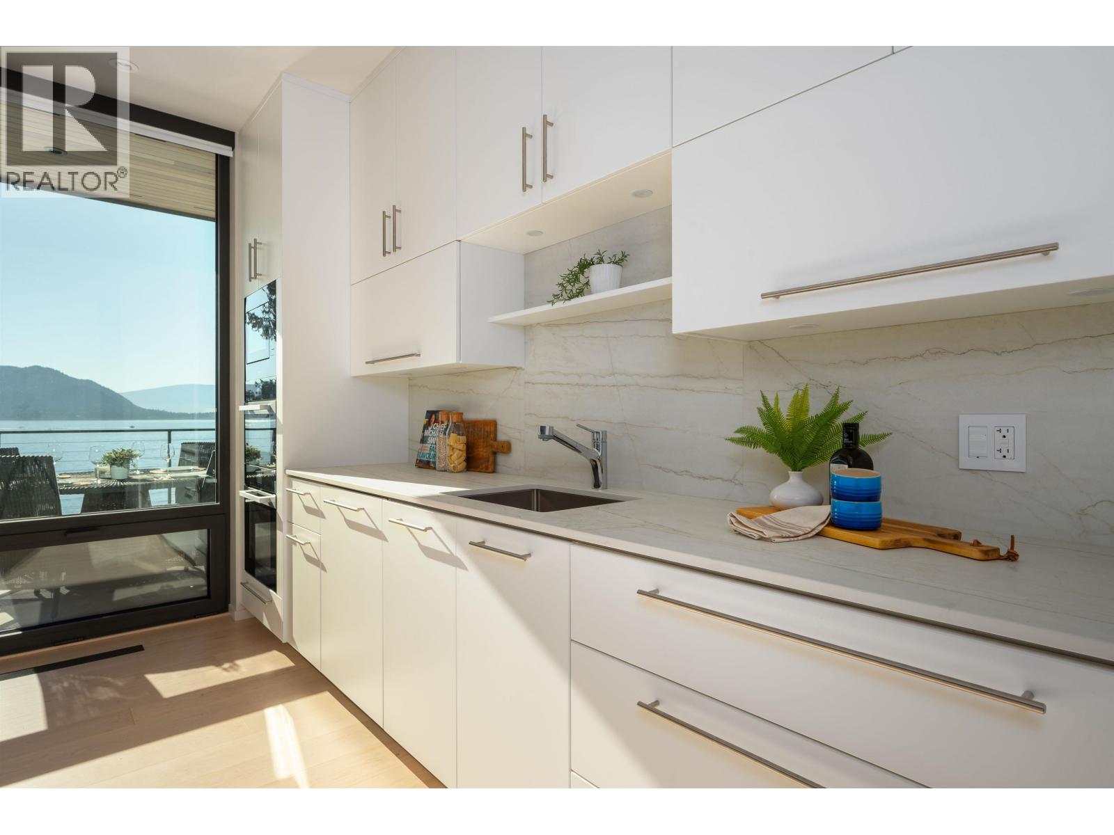 8885 LAWRENCE WAY, West Vancouver