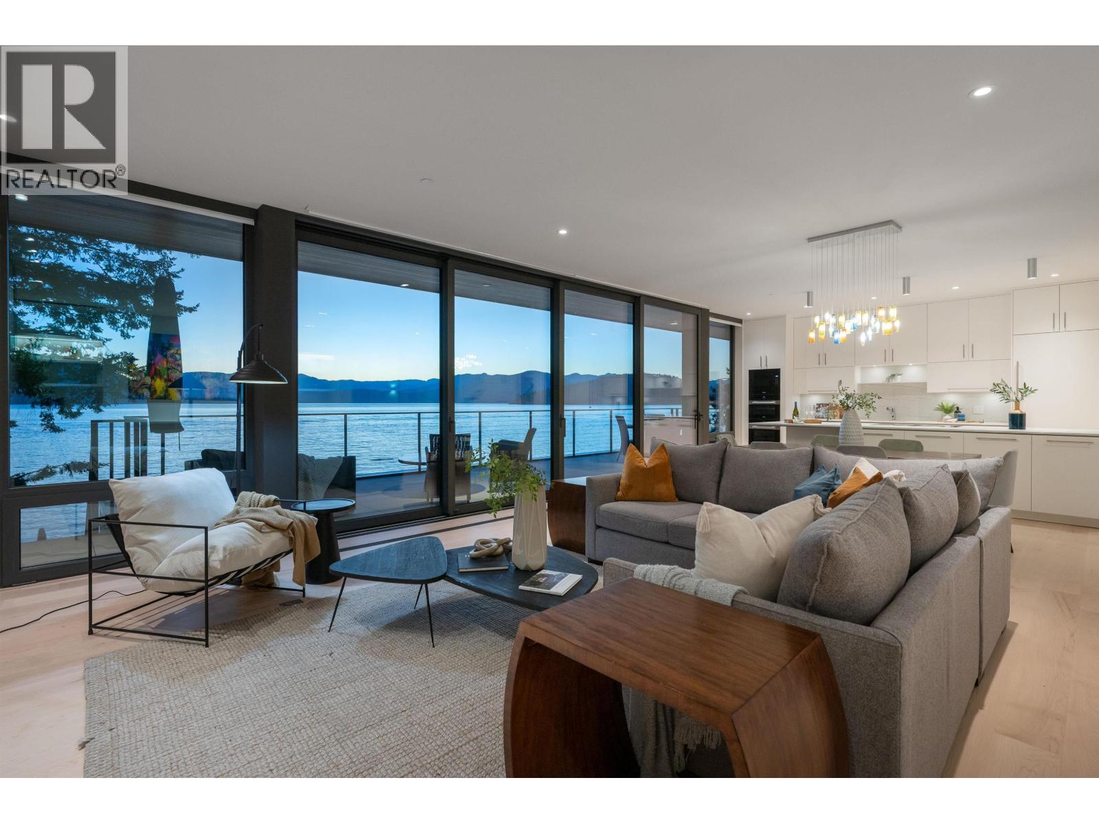 8885 LAWRENCE WAY, West Vancouver