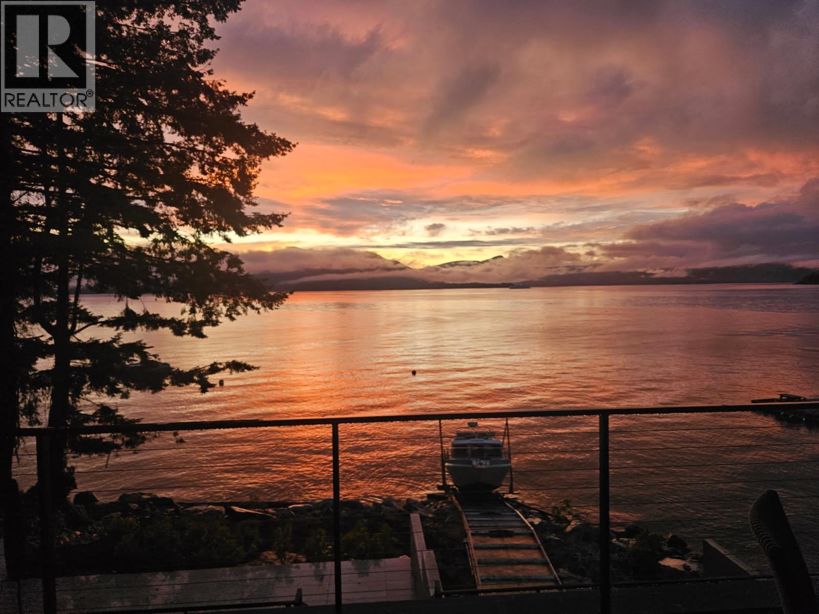 8885 LAWRENCE WAY, West Vancouver