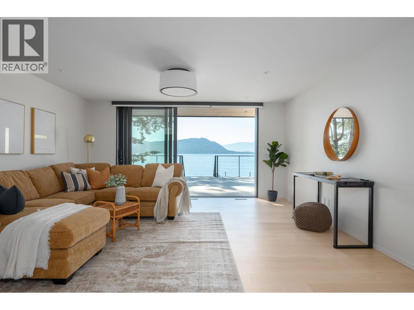 8885 LAWRENCE WAY, West Vancouver