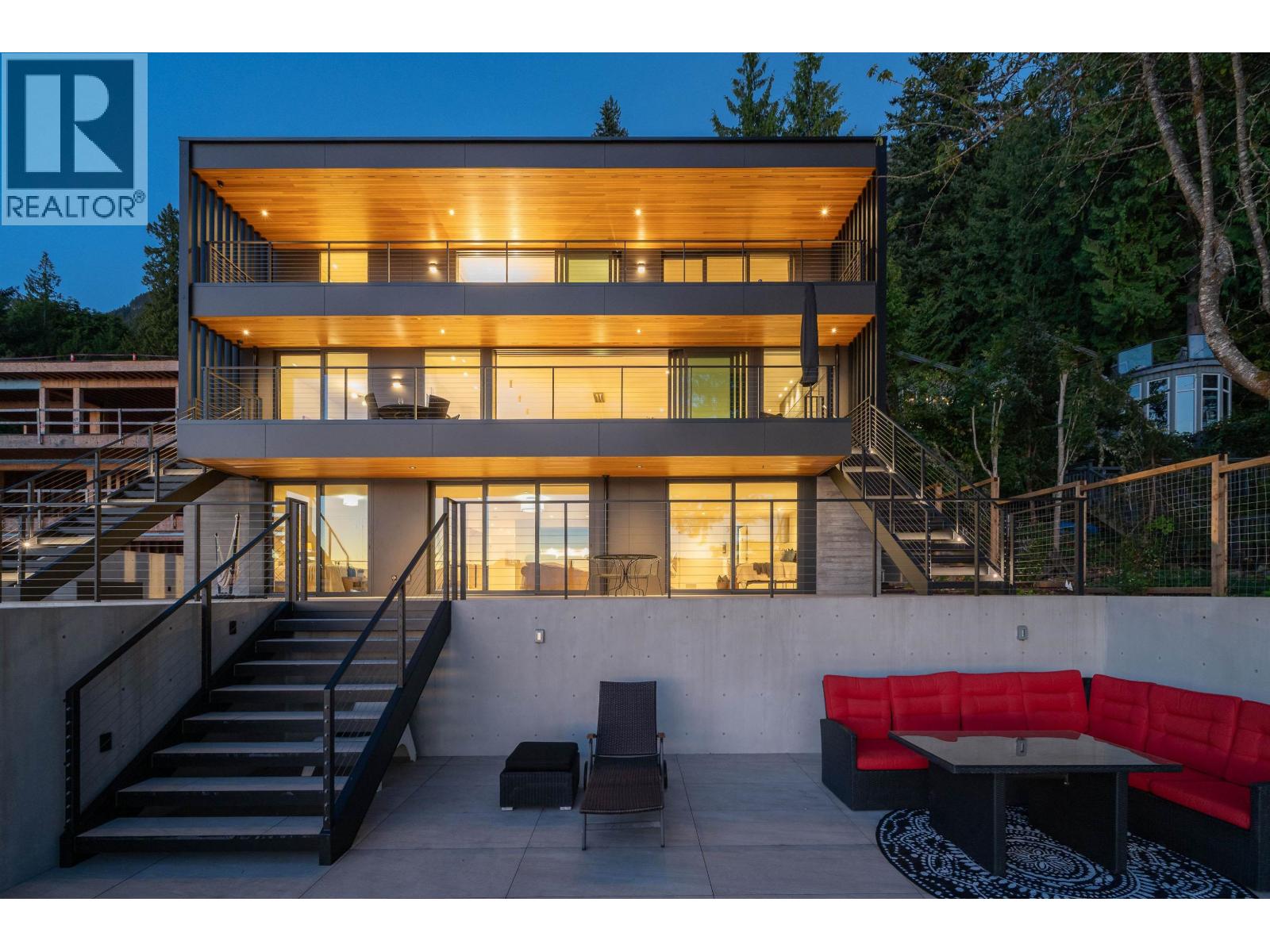 8885 LAWRENCE WAY, West Vancouver