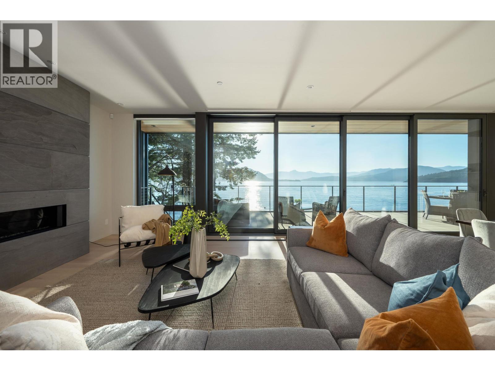 8885 LAWRENCE WAY, West Vancouver