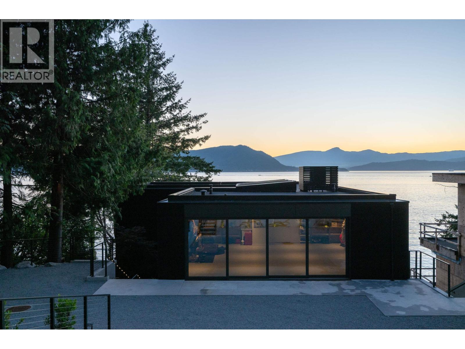 8885 LAWRENCE WAY, West Vancouver