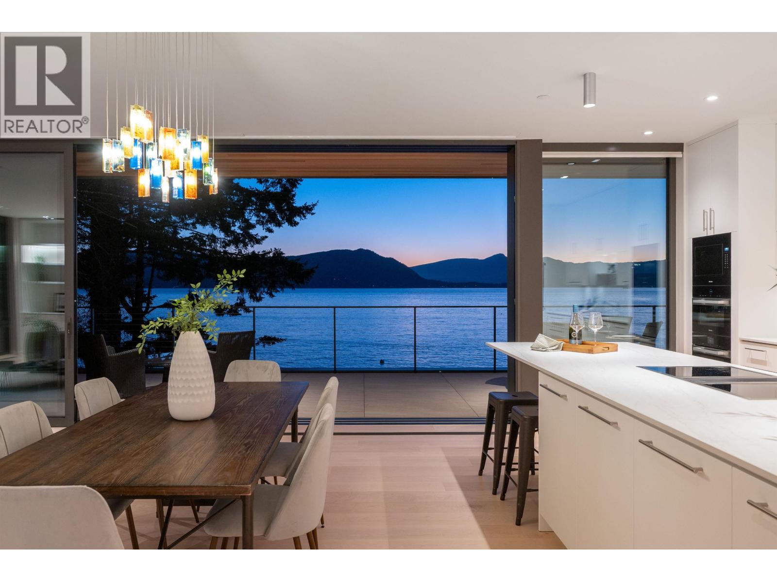 8885 LAWRENCE WAY, West Vancouver