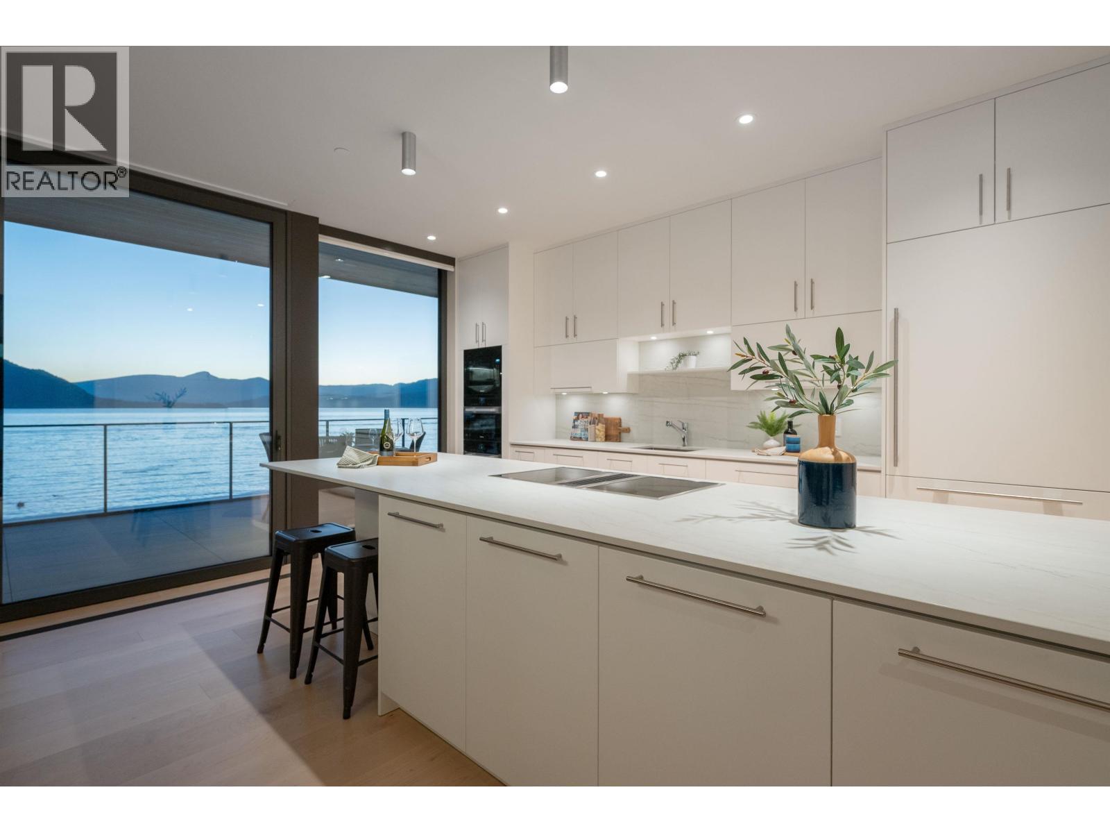 8885 LAWRENCE WAY, West Vancouver