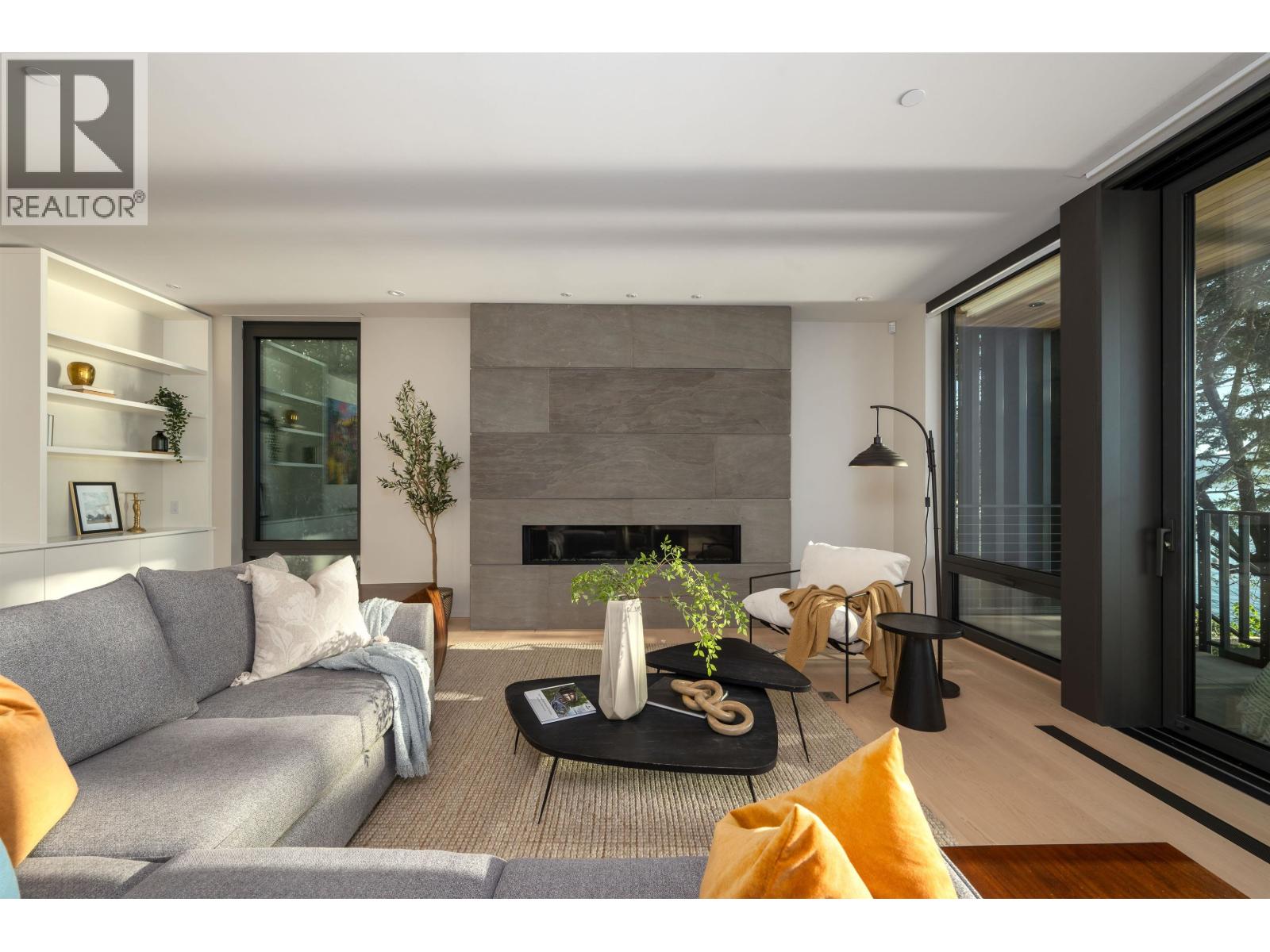 8885 LAWRENCE WAY, West Vancouver