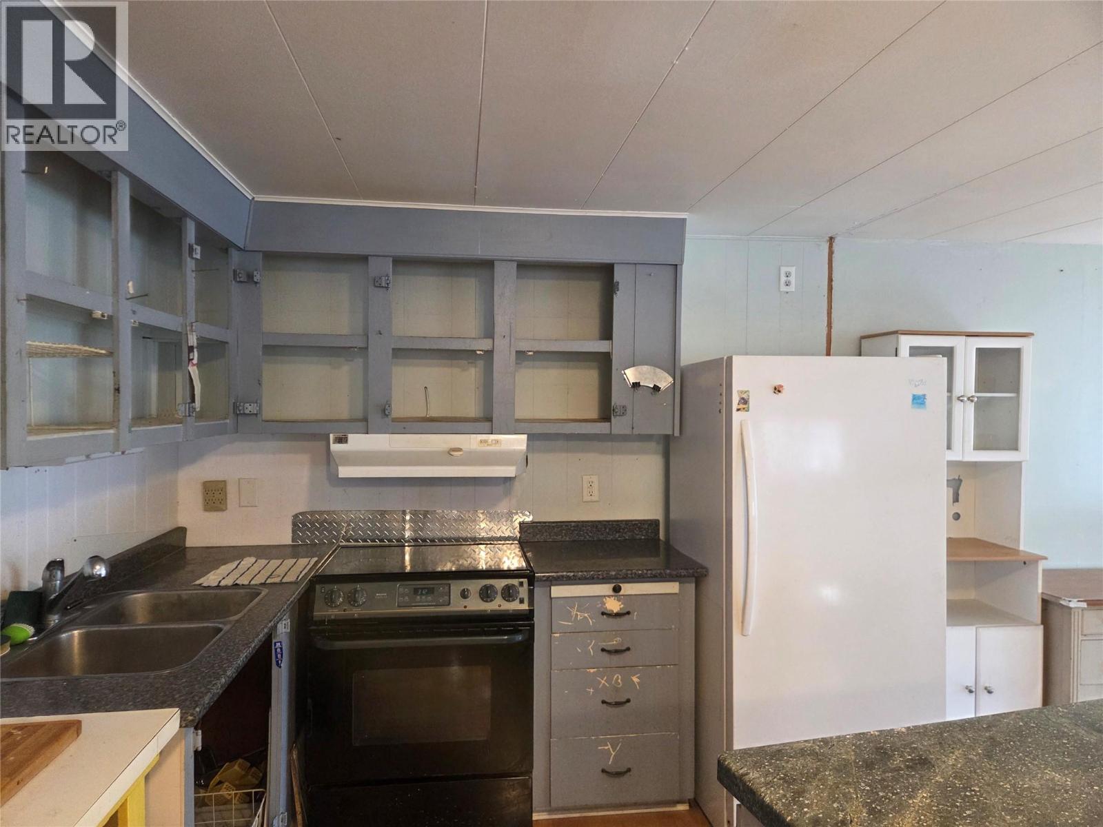 #15 1498 MAIN STREET - Image 2